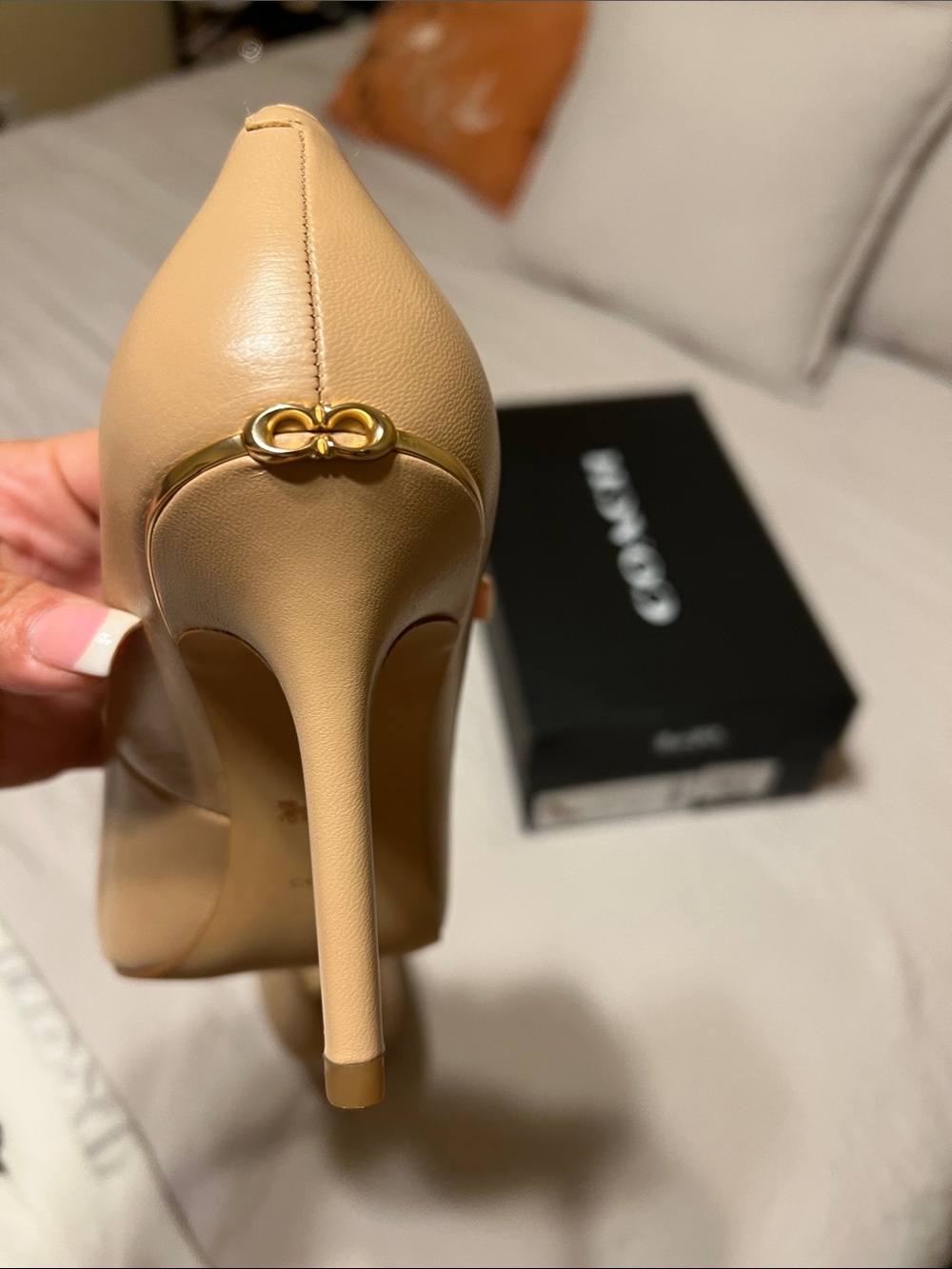 Coach Women's Beige Pointed-Toe 8 1/2 med Leather Pumps - Picture 7 of 8